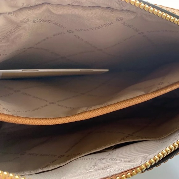 Michael Kors Jet Set East West Large Leather Crossbody Bag - Picture 4 of 4